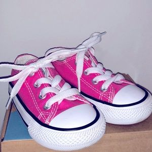 Converse shoes for a toddler girl.